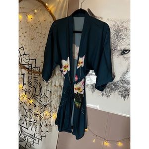 Womens Charmeuse satin kimono robe NWOT